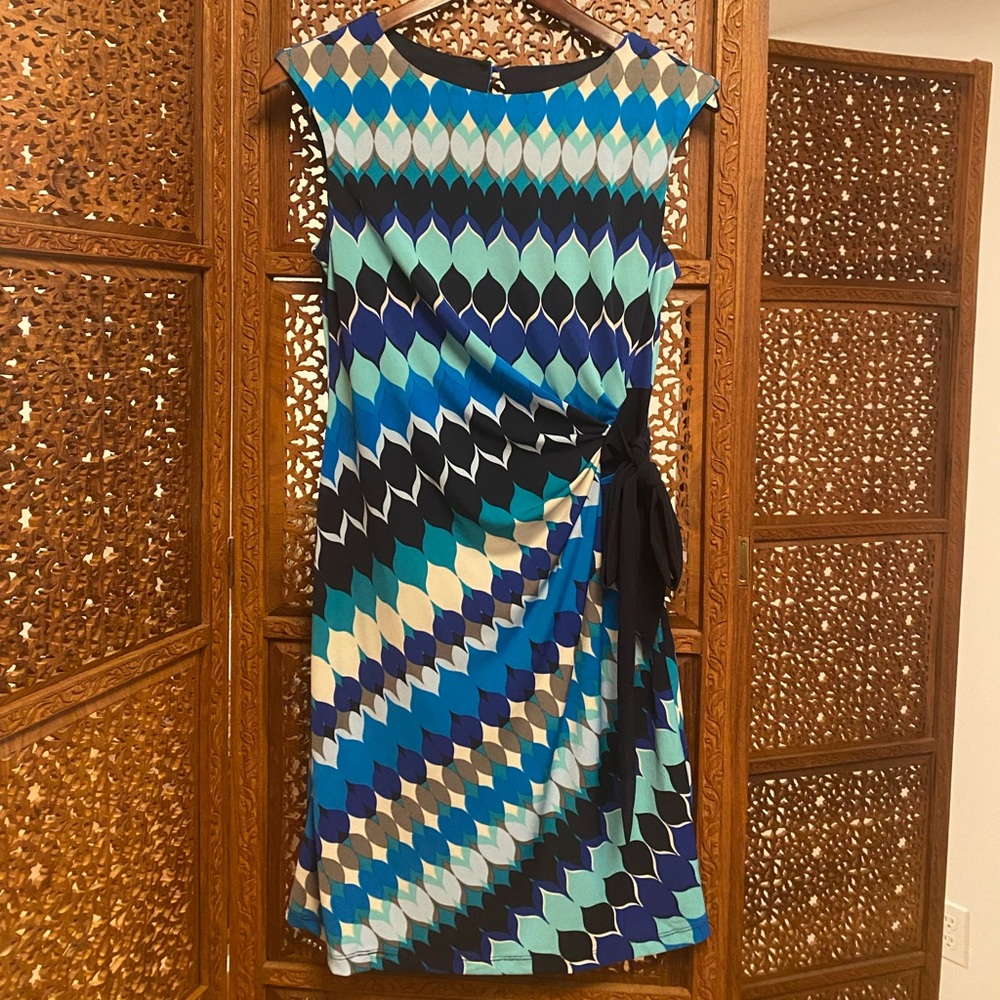 🚺 R&K dress with fun blue green design